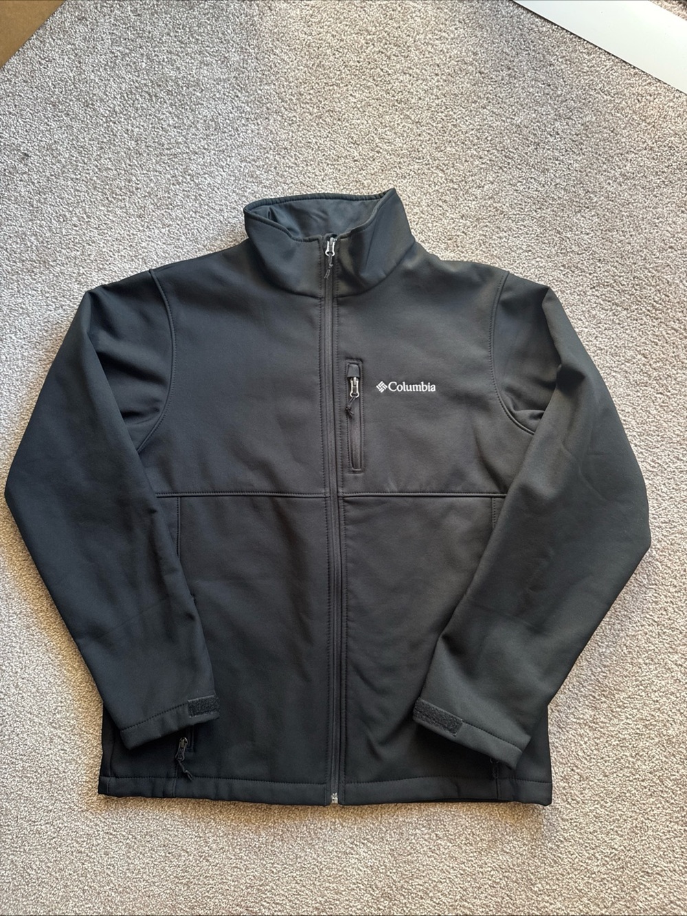 Columbia Black Lightweight Full-Zip Softshell Jacket
